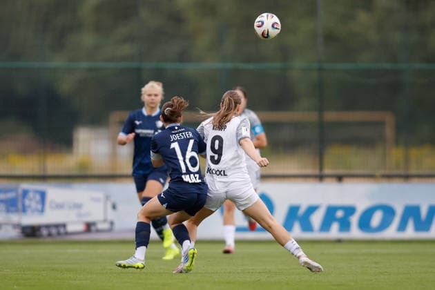 Fußball I Frauen I Freundschaftsspiel I SV Meppen 1912 e.V. - VfL Bochum 1848 I 04.07.2026 Emely Lina Joester (16, VfL Bochum 1848) Marleen Kropp (9, SV Meppen 1912 e.V.) Spelle-Varenrode Bönnestr. Niedersachsen Deutschland *** Soccer I Women I Friendly Match I SV Meppen 1912 e.V. vs. VfL Bochum 1848 I July 4, 2026 Emely Lina Joester 16, VfL Bochum 1848 Marleen Kropp 9, SV Meppen 1912 e.V., Spelle, Varenrode, Bönnestr, Lower Saxony, Germany Copyright: xLobeca CedricxSiefkerx