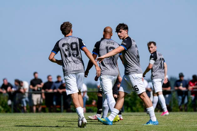 v.li.: w39, Terrence Boyd (SV Waldhof, 13), Kian Ramadani (SV Waldhof, 36, Neuzugang), Arlind Rexhepi (SV Waldhof, 33), Spieler vom SV Waldhof Mannheim, jubeln über ein Tor, Jubel, Torjubel, Torerfolg, celebrate the goal, goal, celebration, jubelt ueber das Tor, Freuen, Freude, freut sich, optimistisch, positiv, Spielszene, Highlight, Action, Aktion, 04.07.2026, Schönbrunn-Moosbrunn (Deutschland), Fussball, Testspiel, SV Moosbrunn - SV Waldhof Mannheim, DFB DFL REGULATIONS PROHIBIT ANY USE OF PHOTOGRAPHS AS IMAGE SEQUENCES AND OR QUASI-VIDEO. *** v li w39, Terrence Boyd (SV Waldhof), 13, Kian Ramadani (SV Waldhof), 36, new signing, Arlind Rexhepi (SV Waldhof), 33, players from SV Waldhof Mannheim, celebrating a goal, Celebration, goal celebration, scoring a goal, celebrate the goal, goal, celebration, celebrating the goal, joy, happiness, happy, optimistic, positive, game scene, highlight, action, 04 07 2026, Schönbrunn Moosbrunn Germany, soccer, friendly match, SV Moosbrunn vs. SV Waldhof Mannheim, DFB and DFL regulations prohibit any use of photographs as image sequences and or quasi-video xozx