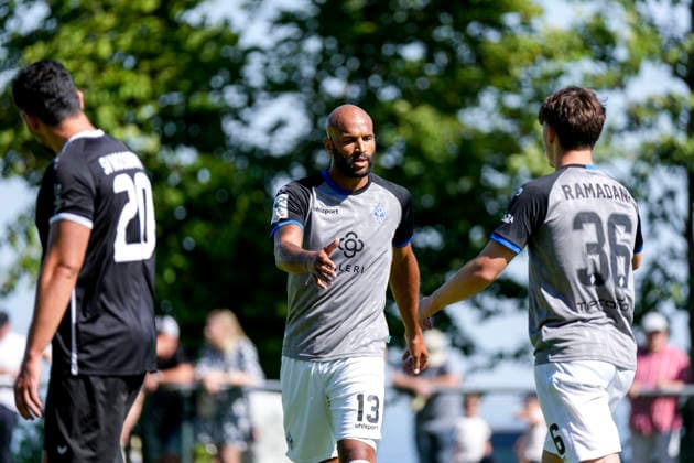 v.li.: Terrence Boyd (SV Waldhof, 13), Kian Ramadani (SV Waldhof, 36, Neuzugang), Spieler vom SV Waldhof Mannheim, Jubel nach dem Schlusspfiff, Freude über den Sieg, Sieger, Gewinner, jubelt, jubeln, fröhlich, positiv, freut sich, freuen, optimistisch, Highlight, Action, Aktion, 04.07.2026, Schönbrunn-Moosbrunn (Deutschland), Fussball, Testspiel, SV Moosbrunn - SV Waldhof Mannheim, DFB DFL REGULATIONS PROHIBIT ANY USE OF PHOTOGRAPHS AS IMAGE SEQUENCES AND OR QUASI-VIDEO. *** v li Terrence Boyd, SV Waldhof, 13, Kian Ramadani, SV Waldhof, 36, new signing, player from SV Waldhof Mannheim, Celebration after the final whistle, joy over the victory, winners, celebrating, cheerful, positive, happy, optimistic, highlight, action, July 4, 2026, Schönbrunn Moosbrunn Germany, soccer, friendly match, SV Moosbrunn vs. SV Waldhof Mannheim, DFB and DFL regulations prohibit any use of photographs as image sequences and or quasi-video xozx