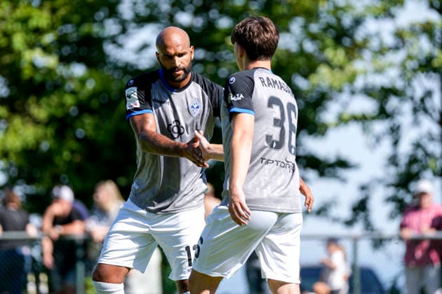 v.li.: Terrence Boyd (SV Waldhof, 13), Kian Ramadani (SV Waldhof, 36, Neuzugang), Spieler vom SV Waldhof Mannheim, Jubel nach dem Schlusspfiff, Freude über den Sieg, Sieger, Gewinner, jubelt, jubeln, fröhlich, positiv, freut sich, freuen, optimistisch, Highlight, Action, Aktion, 04.07.2026, Schönbrunn-Moosbrunn (Deutschland), Fussball, Testspiel, SV Moosbrunn - SV Waldhof Mannheim, DFB DFL REGULATIONS PROHIBIT ANY USE OF PHOTOGRAPHS AS IMAGE SEQUENCES AND OR QUASI-VIDEO. *** v li Terrence Boyd, SV Waldhof, 13, Kian Ramadani, SV Waldhof, 36, new signing, player from SV Waldhof Mannheim, Celebration after the final whistle, joy over the victory, winners, celebrating, cheerful, positive, happy, optimistic, highlight, action, July 4, 2026, Schönbrunn Moosbrunn Germany, soccer, friendly match, SV Moosbrunn vs. SV Waldhof Mannheim, DFB and DFL regulations prohibit any use of photographs as image sequences and or quasi-video xozx
