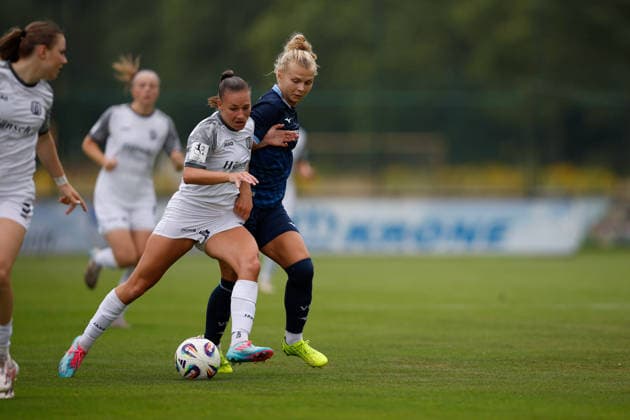 Fußball I Frauen I Freundschaftsspiel I SV Meppen 1912 e.V. - VfL Bochum 1848 I 04.07.2026 Lana Hubbeling (18, SV Meppen 1912 e.V.) Fiona Gaißer (19, VfL Bochum 1848) Spelle-Varenrode Bönnestr. Niedersachsen Deutschland *** Soccer I Women I Friendly Match I SV Meppen 1912 e.V. vs. VfL Bochum 1848 I July 4, 2026 Lana Hubbeling, 18, SV Meppen 1912 e.V. Fiona Gaißer, 19, VfL Bochum 1848 Spelle Varenrode Bönnestr Lower Saxony Germany Copyright: xLobeca CedricxSiefkerx