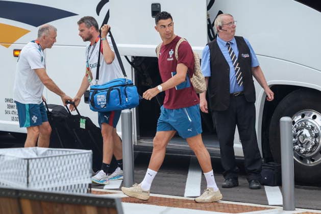 FIFA World Cup, WM, Weltmeisterschaft, Fussball 2026 - Portugal press conference, PK, Pressekonferenz Portugal soccer team player Cristiano Ronaldo (2-R) arrives for the training session at the FIFA World Cup 2026 in Toronto, Canada, 4 July 2026. Toronto Toronto Canada  Copyright: xMIGUELxA.xLOPESx