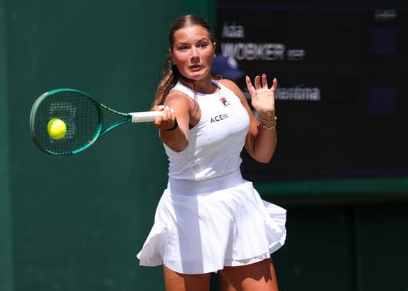 Ida Wobker (GER), Maedchen Einzel, Girls Singles Tennis - Wimbledon 2026 - Grand Slam ITF ATP, Tennis Herren WTA, Tennis Damen - AELTC - London - - Great Britain - 4 July 2026. *** Ida Wobker GER, Girls Singles, Girls Singles Tennis, Wimbledon 2026, Grand Slam, ITF, ATP, WTA, AELTC, London, Great Britain, July 4, 2026 Copyright: xJuergenxHasenkopfx