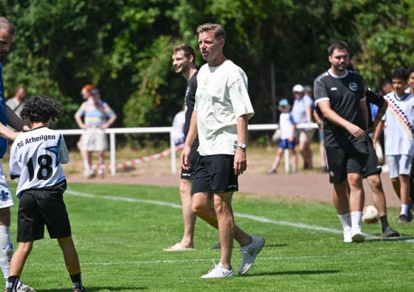 04.07.2026, xsltx, Fussball Testspiel, SG Arheilgen - SV Darmstadt 98 v.l. Florian Kohfeldt (Cheftrainer SV Darmstadt 98) (DFL DFB REGULATIONS PROHIBIT ANY USE OF PHOTOGRAPHS as IMAGE SEQUENCES and or QUASI-VIDEO) *** July 4, 2026, xsltx, soccer friendly match, SG Arheilgen vs. SV Darmstadt 98, head coach Florian Kohfeldt, SV Darmstadt 98. DFL and DFB regulations prohibit any use of photographs as image sequences and or quasi-video.
