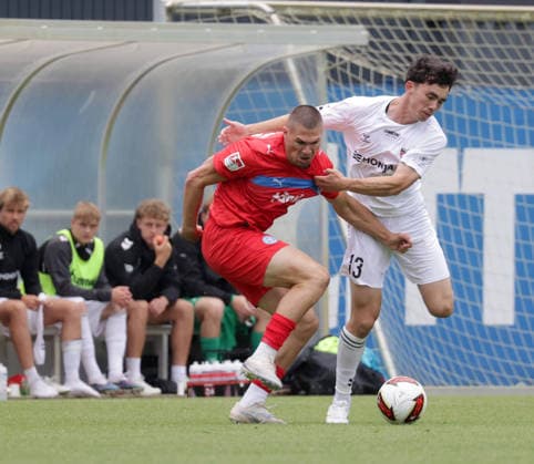 Marcus Mueller (Holstein Kiel), Lauritz Dauerhoj (FC Fredericia) Fussball, Herren, Saison 2026 2027, 2.BL, Trainingsgelaende, Testspiel, Saisonvorbereitung, Holstein Kiel gegen FC Fredericia (2.Liga Daenemark), 1-3 DFL REGULATIONS PROHIBIT ANY USE OF PHOTOGRAPHS AS IMAGE SEQUENCES AND OR QUASI-VIDEO. *** Marcus Mueller, Holstein Kiel; Lauritz Dauerhoj, FC Fredericia; Soccer; Men s; 2026–2027 Season; 2nd Division, Training Ground, Friendly Match, Preseason, Holstein Kiel vs. FC Fredericia, Danish 2nd Division, 1:3. DFL regulations prohibit any use of photographs as image sequences and or quasi-video.