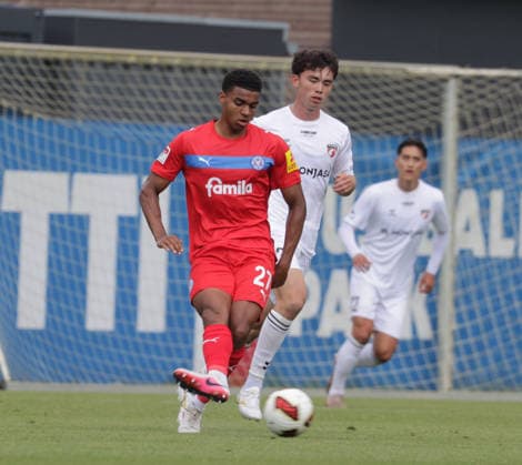 Ikem Ugoh (Holstein Kiel), Fussball, Herren, Saison 2026 2027, 2.BL, Trainingsgelaende, Testspiel, Saisonvorbereitung, Holstein Kiel gegen FC Fredericia (2.Liga Daenemark), 1-3 DFL REGULATIONS PROHIBIT ANY USE OF PHOTOGRAPHS AS IMAGE SEQUENCES AND OR QUASI-VIDEO. *** Ikem Ugoh, Holstein Kiel, Soccer, Men s, 2026–2027 Season, 2. Bundesliga, Training Ground, Friendly Match, Preseason, Holstein Kiel vs. FC Fredericia (2. Division, Denmark), 1:3. DFL regulations prohibit any use of photographs as image sequences and or quasi-video.
