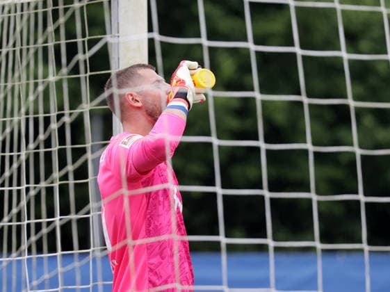 Torhueter Timon Weiner (Holstein Kiel) Fussball, Herren, Saison 2026 2027, 2.BL, Trainingsgelaende, Testspiel, Saisonvorbereitung, Holstein Kiel gegen FC Fredericia (2.Liga Daenemark), 1-3 DFL REGULATIONS PROHIBIT ANY USE OF PHOTOGRAPHS AS IMAGE SEQUENCES AND OR QUASI-VIDEO. *** Goalkeeper Timon Weiner, Holstein Kiel Soccer, Men s Team, 2026–2027 Season, 2. Bundesliga, Training Ground, Friendly Match, Preseason, Holstein Kiel vs. FC Fredericia (2. Division, Denmark), 1:3. DFL regulations prohibit any use of photographs as image sequences and or quasi-video.