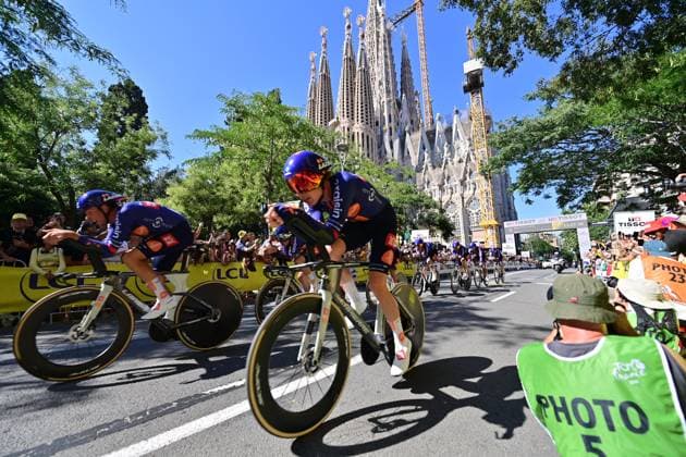 Tour de France 2026 Stage 1 BARCELONA, SPAIN - JULY 04 : Team Picnic PostNL in action during stage 1 of the 113rd edition of Tour de France an UCI World Tour 2.UWT Team Time Trial stage for Men Elite of 19 km with start in Barcelona and finish in Barcelona on July 4, 2026 in Barcelona, Spain, 04 07 2026 Barcelona Spain  Copyright: xPetexGodingx