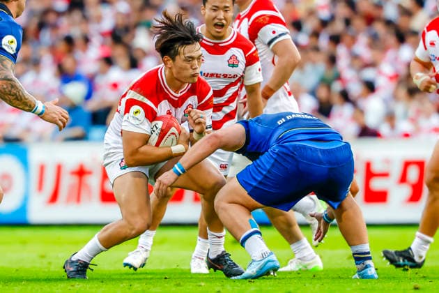 Nations Championship 2026 rugby match against Japan VS Italy Yuya Hirose of Japan (L) in action at the Nations Championship 2026 match between Japan VS Italy at the Chichibunomiya Rugby Stadium in Tokyo, Japan, on July 4, 2026. Tokyo Japan  Copyright: xMatrixxImagesx xSimonxBonnyx