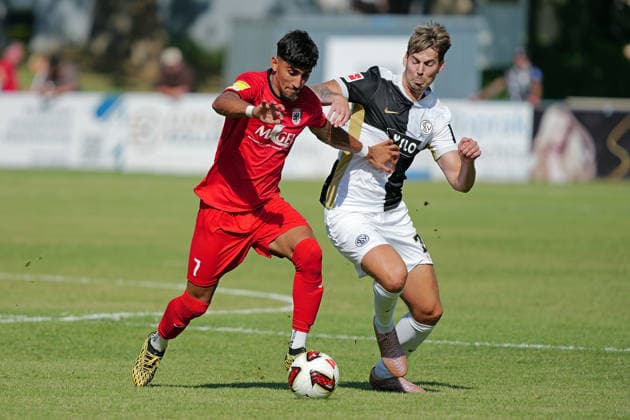 04.07.2026, xovx, Fußball Bundesliga Testspiel, FC Gießen - SV Elversberg v.l. Sercan Süsin (FC Gießen), Maximilian Rohr (SV Elversberg) Gießen Waldstadion Hessen Deutschland (DE) *** July 4, 2026, xovx, Bundesliga Friendly Match, FC Gießen vs. SV Elversberg, Sercan Süsin (FC Gießen), Maximilian Rohr (SV Elversberg), Gießen Waldstadion, Hesse, Germany, DE