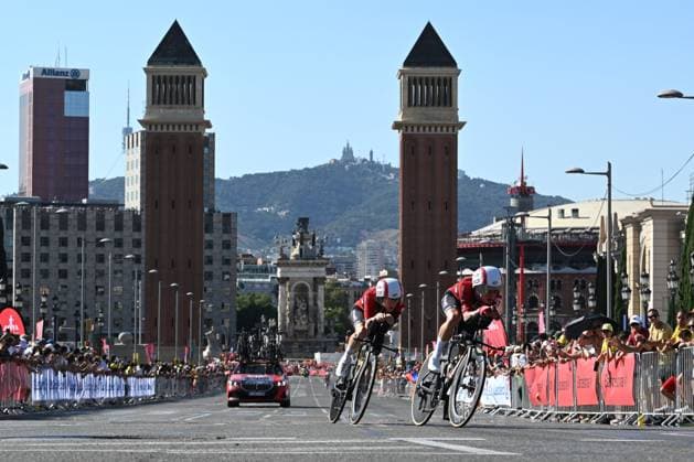 Tour de France 2026 Stage 1 BARCELONA, SPAIN - JULY 04 : Riders of Team Lotto Intermarche in action during stage 1 of the 113rd edition of Tour de France an UCI World Tour 2.UWT Team Time Trial stage for Men Elite of 19 km with start in Barcelona and finish in Barcelona on July 4, 2026 in Barcelona, Spain, 04 07 2026 Barcelona Spain  Copyright: xSzymonxGruchalskix