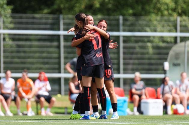 Testspiel: Bayer 04 Leverkusen - 1. FSV Mainz 05; 04.07.2026 Maja Sternad (Bayer 04 Leverkusen, 23) Valentina Mädl (Bayer 04 Leverkusen, 17) und Estrella Merino Gonzalez (Bayer 04 Leverkusen, 10) Jubel zum 1:0 durch Maja Sternad (Bayer 04 Leverkusen, 23) Testspiel: Bayer 04 Leverkusen - 1. FSV Mainz 05; Köln, Leistubgszentrum Kurtekotten ;04.07.2026 *** Friendly Match: Bayer 04 Leverkusen 1, FSV Mainz 05 0, April 7, 2026 Maja Sternad, Bayer 04 Leverkusen, 23 Valentina Mädl, Bayer 04 Leverkusen, 17, and Estrella Merino Gonzalez, Bayer 04 Leverkusen, 10, celebrating the 1–0 goal by Maja Sternad, Bayer 04 Leverkusen, 23 Friendly Match: Bayer 04 Leverkusen 1, FSV Mainz 05, Cologne, Kurtekotten Training Center, July 4, 2026 Copyright: xBEAUTIFULxSPORTS Freisenx
