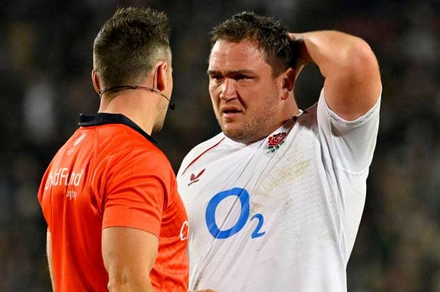 Jamie George of England speaks to referee James Doleman after a disallowed try South Africa v England, Nations Championship 2026, Rugby Union International, Emirates Airline Park, Johannesburg, South Africa - 04 Jul 2026Johannesburg Emirates Airline Park South Africa  Copyright: xWaldoxSwiegers Shutterstockx 16975560r