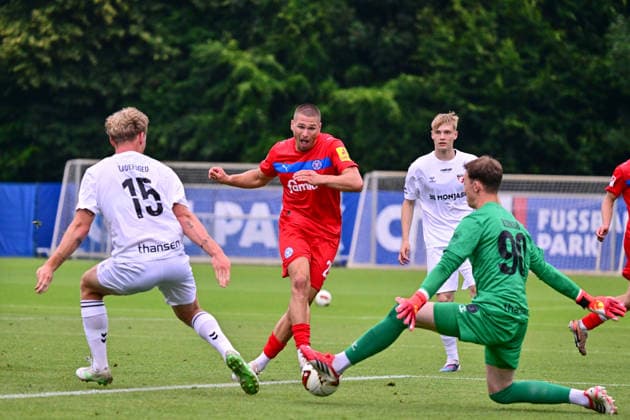 04.07.2026, Fußball, Herren, 2.BL (Bundesliga), Testspiel, Saison 2026 2027, Holstein Kiel - FC Fredericia, KSV Marcus Müller Kiel Projensdorf, Trainingsplatz Schleswig-Holstein Deutschland *** July 4, 2026, Soccer, Men s, 2nd Division Bundesliga, Friendly Match, 2026–2027 Season, Holstein Kiel vs. FC Fredericia, KSV Marcus Müller Kiel Projensdorf, Training Ground, Schleswig-Holstein, Germany