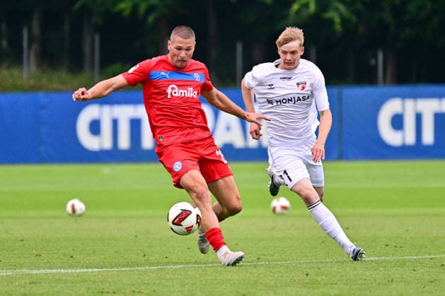04.07.2026, Fußball, Herren, 2.BL (Bundesliga), Testspiel, Saison 2026 2027, Holstein Kiel - FC Fredericia, KSV Marcus Müller Kiel Projensdorf, Trainingsplatz Schleswig-Holstein Deutschland *** July 4, 2026, Soccer, Men s, 2nd Division Bundesliga, Friendly Match, 2026–2027 Season, Holstein Kiel vs. FC Fredericia, KSV Marcus Müller Kiel Projensdorf, Training Ground, Schleswig-Holstein, Germany
