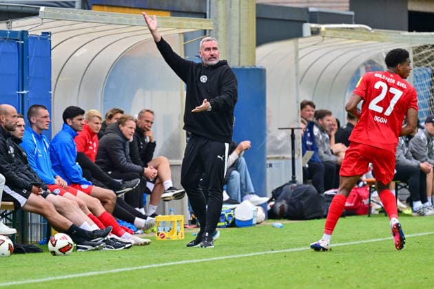 04.07.2026, Fußball, Herren, 2.BL (Bundesliga), Testspiel, Saison 2026 2027, Holstein Kiel - FC Fredericia, KSV Trainer Tim Walter (Kiel) Kiel Projensdorf, Trainingsplatz Schleswig-Holstein Deutschland *** July 4, 2026, Soccer, Men s, 2nd Division Bundesliga, Friendly Match, 2026–2027 Season, Holstein Kiel vs. FC Fredericia, KSV Coach Tim Walter, Kiel Projensdorf, Training Ground, Schleswig-Holstein, Germany