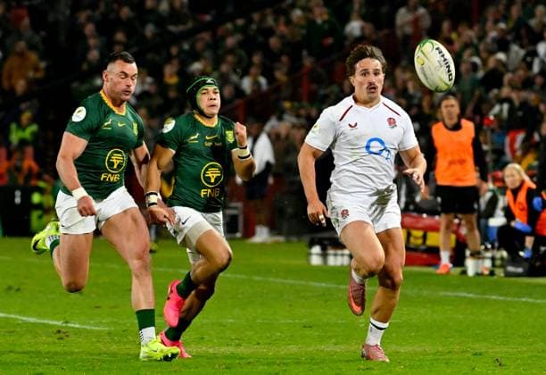 Cadan Murley of England in action against Jesse Kriel (left) and Cheslin Kolbe of South Africa South Africa v England, Nations Championship 2026, Rugby Union International, Emirates Airline Park, Johannesburg, South Africa - 04 Jul 2026Johannesburg Emirates Airline Park South Africa  Copyright: xWaldoxSwiegers Shutterstockx 16975560aa