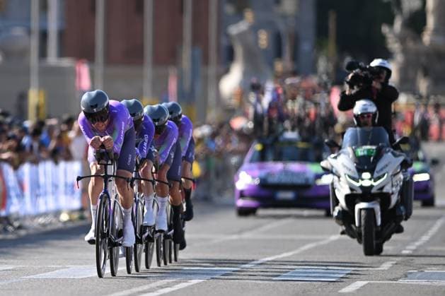 Tour de France 2026 Stage 1 BARCELONA, SPAIN - JULY 04 : Team Jayco AlUla in action during stage 1 of the 113rd edition of Tour de France an UCI World Tour 2.UWT Team Time Trial stage for Men Elite of 19 km with start in Barcelona and finish in Barcelona on July 4, 2026 in Barcelona, Spain, 04 07 2026 Barcelona Spain  Copyright: xSzymonxGruchalskix