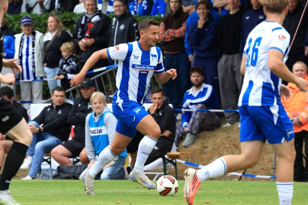 DEU, DFL, 2. FBL, Frohnauer SC vs Hertha BSC, 04.07.2026, Frohnau, Berlin, DEU, DFL, 2. FBL, Frohnauer SC vs Hertha BSC, im Bild Paul Seguin (Hertha BSC Berlin 30) DFL - regulations prohibit any use of Photographs as image sequences and or quasi-video *** DEU, DFL, 2nd FBL, Frohnauer SC vs. Hertha BSC, July 4, 2026, Frohnau, Berlin, DEU, DFL, 2nd Regional League, Frohnauer SC vs. Hertha BSC; pictured: Paul Seguin of Hertha BSC Berlin. DFL regulations prohibit any use of photographs as image sequences and or quasi-video. nordphotoxGmbHx xEngler nph00076