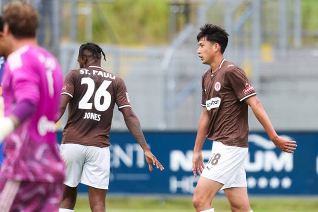 04.07.2026, Fussball, Herren, Regionalliga Nord, Testspiel, BSV Kickers Emden - FC St Pauli Torjubel zum 1:1 durch Taichi Hara (FC St Pauli) *** July 4, 2026, Soccer, Men s, Regionalliga Nord, Friendly Match, BSV Kickers Emden vs. FC St. Pauli: Celebration of the 1-1 goal by Taichi Hara, FC St. Pauli
