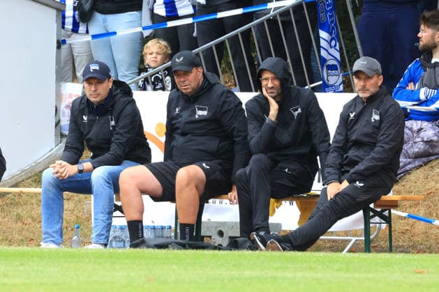 DEU, DFL, 2. FBL, Frohnauer SC vs Hertha BSC, 04.07.2026, Frohnau, Berlin, DEU, DFL, 2. FBL, Frohnauer SC vs Hertha BSC, Hertha-Trainerbank, Benjamin Weber (Sportdirektor, Hertha BSC Berlin), Cheftrainer Stefan Leitl (Hertha BSC Berlin), Co-Trainer Andre Mijatovic (Hertha BSC Berlin), Torwarttrainer Andreas Menger (Hertha BSC Berlin) DFL - regulations prohibit any use of Photographs as image sequences and or quasi-video *** GER, DFL, 2nd Bundesliga, Frohnauer SC vs. Hertha BSC, July 4, 2026, Frohnau, Berlin, GER, DFL, 2nd Bundesliga, Frohnauer SC vs. Hertha BSC, Hertha bench, Benjamin Weber, sporting director, Hertha BSC Berlin; head coach Stefan Leitl, Hertha BSC Berlin; assistant coach Andre Mijatovic, Hertha BSC Berlin; goalkeeper coach Andreas Menger, Hertha BSC Berlin. DFL regulations prohibit any use of photographs as image sequences and or quasi-video. nordphotoxGmbHx xEngler nph00076