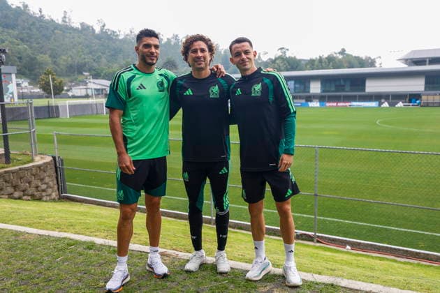 FIFA World Cup, WM, Weltmeisterschaft, Fussball 2026 - Mexico training session Mexico s Raul Jimenez (L), Guillermo Ochoa (c) and Alvaro Fidalgo (R) attend a training session held in Mexico City, Mexico, 04 July 2026. Mexico will face England in their FIFA World Cup 2026 Round of 16 match on 06 July 2026. Mexico City Mexico  Copyright: xSASHENKAxGUTIERREZx