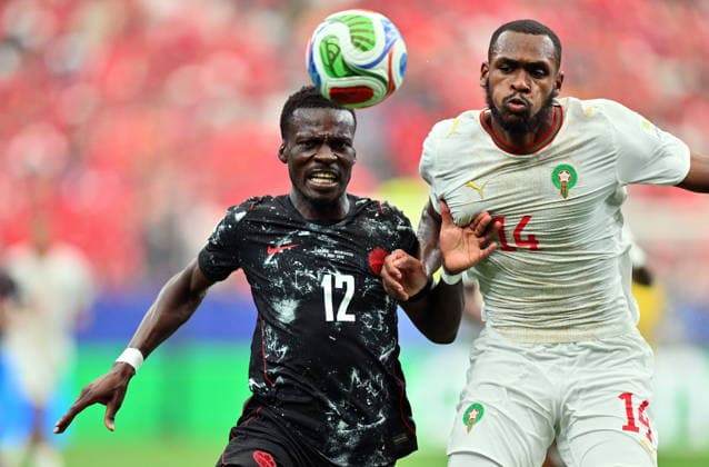 FIFA World Cup, WM, Weltmeisterschaft, Fussball 2026 - Round of 16 - Canada vs Morocco Tani Oluwaseyi of Canada (L) and Issa Diop of Morocco in action during the FIFA World Cup 2026 Round of 16 match Canada against Morocco, in Houston, USA, 04 July 2026. HOUSTON United States  Copyright: xSAMxWASSONx