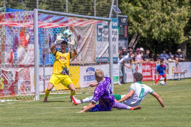 Stammham, Deutschland 04. Juli 2026: Testspiel - 2026 2027 - FC Ingolstadt 04 gegen VfB Eichstätt Im Bild: 2. v.li. Lars Lokotsch (FCI) macht das Tor zum 1:0 Sportanlage SV Stammham Bayern *** Stammham, Germany, July 4, 2026: 2026-2027 preseason match between FC Ingolstadt 04 and VfB Eichstätt. Pictured, second from left: Lars Lokotsch of FCI scores the goal to make it 1-0 at the SV Stammham sports complex in Bavaria. Copyright: xFotostandx xSchäferx