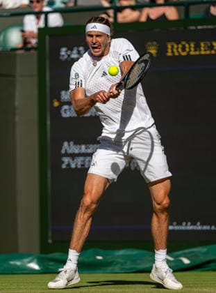 Tennis - Wimbledon Championship 2026 - Day 6 LONDON, ENGLAND - Saturday, July 4, 2026: Alexander Zverev (GER) during the Gentlemen s Singles Third Round match on Day Six of The Championships Wimbledon 2026 at the All England Lawn Tennis and Croquet Club. (Photo by Kirsten Holst Propaganda) LONDON All England Lawn Tennis and Croq GREATER LONDON ENGLAND  Copyright: xKirstenxHolstx 2026-07-04-042-Wimbledon_Day_6