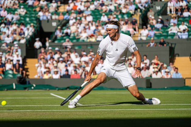 Tennis - Wimbledon Championship 2026 - Day 6 LONDON, ENGLAND - Saturday, July 4, 2026: Alexander Zverev (GER) during the Gentlemen s Singles Third Round match on Day Six of The Championships Wimbledon 2026 at the All England Lawn Tennis and Croquet Club. (Photo by Kirsten Holst Propaganda) LONDON All England Lawn Tennis and Croq GREATER LONDON ENGLAND  Copyright: xKirstenxHolstx 2026-07-04-044-Wimbledon_Day_6