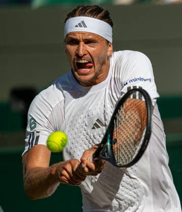 Tennis - Wimbledon Championship 2026 - Day 6 LONDON, ENGLAND - Saturday, July 4, 2026: Alexander Zverev (GER) during the Gentlemen s Singles Third Round match on Day Six of The Championships Wimbledon 2026 at the All England Lawn Tennis and Croquet Club. (Photo by Kirsten Holst Propaganda) LONDON All England Lawn Tennis and Croq GREATER LONDON ENGLAND  Copyright: xKirstenxHolstx 2026-07-04-045-Wimbledon_Day_6