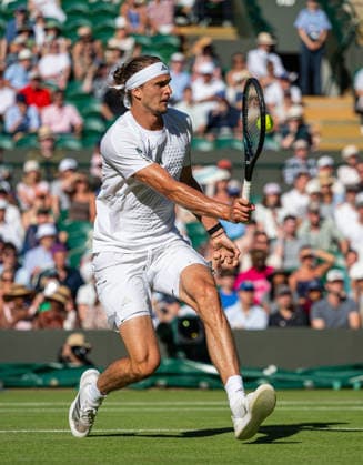 Tennis - Wimbledon Championship 2026 - Day 6 LONDON, ENGLAND - Saturday, July 4, 2026: Alexander Zverev (GER) during the Gentlemen s Singles Third Round match on Day Six of The Championships Wimbledon 2026 at the All England Lawn Tennis and Croquet Club. (Photo by Kirsten Holst Propaganda) LONDON All England Lawn Tennis and Croq GREATER LONDON ENGLAND  Copyright: xKirstenxHolstx 2026-07-04-041-Wimbledon_Day_6