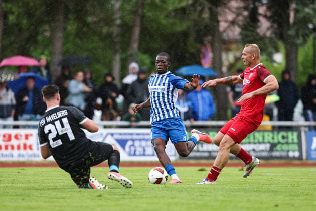 Pierre Nadjombe (1. FC Magdeburg,28) - 2. Fußball Bundesliga Saison 2026-2027 Testspiel Sommervorbereitung FSV Havelberg vs 1. FC Magdeburg im Sportforum am Eichwald - Aktion,Fußball,Mann,Männer,Deutschland,04.07.2026 *** Pierre Nadjombe, 1 FC Magdeburg, 28, 2nd Bundesliga, 2026–2027 season, preseason friendly: FSV Havelberg vs. 1 FC Magdeburg at the Sportforum am Eichwald. Action, soccer, man,Men, Germany, July 4, 2026