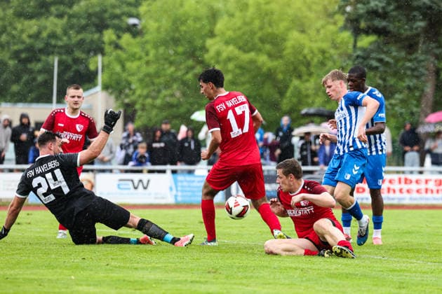 Leon Mergner (1.FC Magdeburg,33)- 2. Fußball Bundesliga Saison 2026-2027 Testspiel Sommervorbereitung FSV Havelberg vs 1. FC Magdeburg im Sportforum am Eichwald - Aktion,Fußball,Mann,Männer,Deutschland,04.07.2026 *** Leon Mergner, 1 FC Magdeburg, 33, 2nd Bundesliga, 2026–2027 season, preseason friendly: FSV Havelberg vs. 1 FC Magdeburg at the Sportforum am Eichwald. Action, soccer, man,Men, Germany, July 4, 2026