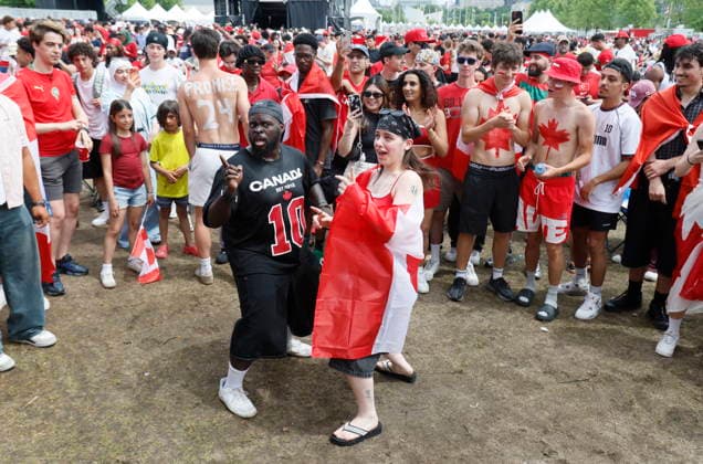 July 4, 2026, Ottawa, On, CANADA: Canadian soccer fans get excited ahead of Canada s FIFA World Cup, WM, Weltmeisterschaft, Fussball round of 16 match against Morocco during a free outdoor watch party at LeBreton Flats Park in Ottawa on Saturday, July 4, 2026. Canada News - July 4, 2026  - ZUMAc35_ 20260704_zaf_c35_004 Copyright: xPatrickxDoylex