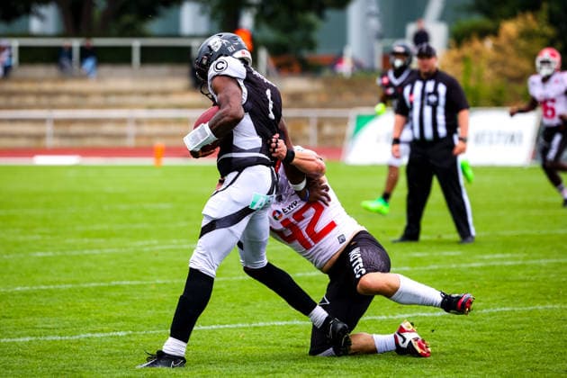 2026_07_04_Potsdam Royals vs Berlin Rebels, GFL, Spieltag 9 , Stadion Luftschiffhafen Tyquell Fields (Berlin Rebels, 01) , Joshua Wuensch (Potsdam Royals, 42) Potsdam Potsdam Deutschalnd *** July 4, 2026: Potsdam Royals vs. Berlin Rebels, GFL, Week 9, Luftschiffhafen Stadium (Tyquell Fields), Berlin Rebels 01, Joshua Wuensch, Potsdam Royals 42, Potsdam, Potsdam, Germany