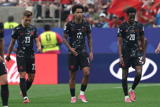 FIFA World Cup, WM, Weltmeisterschaft, Fussball 2026 - Round of 16 - Canada vs Morocco (L-R) Niko Sigur, Tajon Buchanan and Ali Ahmed of Canada during a hydration break in during the FIFA World Cup 2026 Round of 16 match Canada against Morocco, in Houston, USA, 04 July 2026. HOUSTON United States  Copyright: xCHRISTOPHERxNEUNDORFx