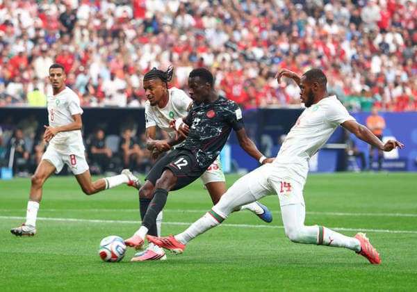 Canada s Tani Oluwaseyi (12) makes an attempt on goal as Morocco s Issa Diop and Redouane Halhal defend in a Round of 16 FIFA World Cup, WM, Weltmeisterschaft, Fussball match at Houston Stadium in Houston, Texas, on Saturday, July 4, 2026.  HOU20260704910 CHRISTIANxBRUNSKILL