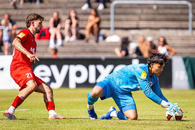 04.07.2026, xovx, Fußball Bundesliga Testspiel, FC Gießen - SV Elversberg v.l. Louis Preisig (FC Gießen), Kritsana Pummarrin (FC Gießen) Gießen Waldstadion Hessen Deutschland (DE) *** July 4, 2026, xovx, Bundesliga Friendly Match, FC Gießen vs. SV Elversberg, Louis Preisig (FC Gießen), Kritsana Pummarrin (FC Gießen), Waldstadion, Gießen, Hesse, Germany, DE