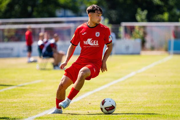 04.07.2026, xovx, Fußball Bundesliga Testspiel, FC Gießen - SV Elversberg Arda Sirin (FC Gießen), Freisteller Gießen Waldstadion Hessen Deutschland (DE) *** July 4, 2026, xovx, Bundesliga soccer exhibition match, FC Gießen vs. SV Elversberg, Arda Sirin, FC Gießen, cutout image of Gießen, Waldstadion, Hesse, Germany, DE