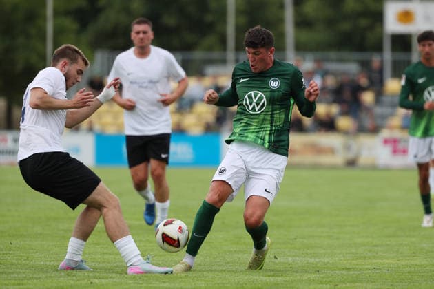 VfL vs. ABB Regionalauswahl, Testspiel Gifhorn, 04.07.2026, Fußball, Herren, Saison 2026 2027, Testspiel, VfL Wolfsburg vs. Anheuser-Busch-Bud-Regionalauswahl, Alessio Besio (VfL Wolfsburg) Flutmulde Deutschland *** VfL vs. ABB Regional Select Team, Friendly Match in Gifhorn, July 4, 2026, Soccer, Men s, 2026–2027 Season, Friendly Match, VfL Wolfsburg vs. Anheuser-Busch Bud Regional Select Team, Alessio Besio, VfL Wolfsburg, Flutmulde, Germany