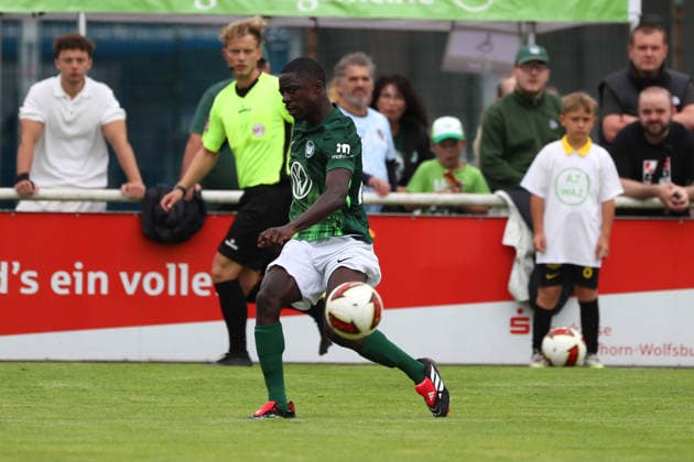 VfL vs. ABB Regionalauswahl, Testspiel Gifhorn, 04.07.2026, Fußball, Herren, Saison 2026 2027, Testspiel, VfL Wolfsburg vs. Anheuser-Busch-Bud-Regionalauswahl, SaÃ«l Kumbedi (VfL Wolfsburg) Flutmulde Deutschland *** VfL vs. ABB Regional Team, Friendly Match in Gifhorn, July 4, 2026, Soccer, Men s, 2026–2027 season, Friendly match, VfL Wolfsburg vs. Anheuser-Busch Bud Regional Selection, Saël Kumbedi, VfL Wolfsburg, Flutmulde, Germany