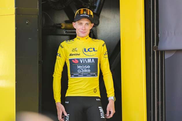 Tour de France 2026 Stage 1 BARCELONA, SPAIN - JULY 04 : Vingegaard Jonas (DEN) of Team Visma Lease a Bike on the podium wearing the yellow jersey during stage 1 of the 113rd edition of Tour de France an UCI World Tour 2.UWT Team Time Trial stage for Men Elite of 19 km with start in Barcelona and finish in Barcelona on July 4, 2026 in Barcelona, Spain, 04 07 2026 Barcelona Spain  Copyright: xSzymonxGruchalskix