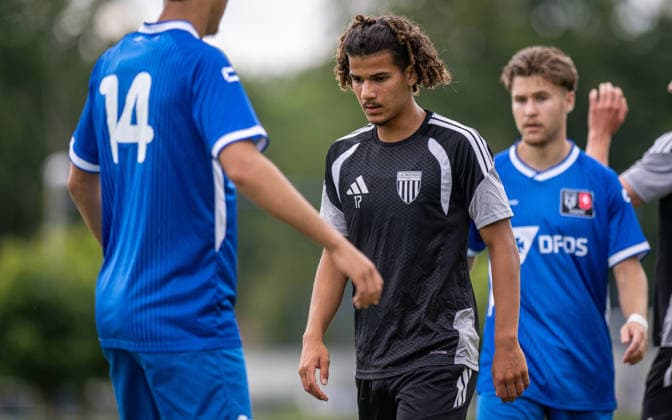 Fussball, Saison 2026 2027, Regionalfreundschaftsspiel, 04.07.2026, Herren, 1.FC Bocholt (schwarz) vs. FC Twente Enschede U21, U 21 (blau) Boran Oezbek (1.FC Bocholt), Delden Sportplatz SV Delden Niederlande *** Soccer, 2026–2027 season, regional friendly match, July 4, 2026, men s, 1 FC Bocholt (black) vs. FC Twente Enschede U21 (blue), Boran Oezbek, 1 FC Bocholt, Delden Sports Field, SV Delden, Netherlands 260704_fb_1fc-bocholt_twente-enschede-u21_53108
