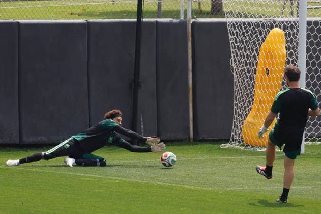 FIFA World Cup, WM, Weltmeisterschaft, Fussball 2026 - Mexico training session Mexico s players attend a training session held in Mexico City, Mexico, 04 July 2026. Mexico will face England in their FIFA World Cup 2026 Round of 16 match on 06 July 2026. Mexico City Mexico  Copyright: xSASHENKAxGUTIERREZx