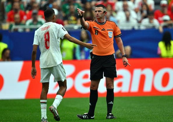FIFA World Cup, WM, Weltmeisterschaft, Fussball 2026 - Round of 16 - Canada vs Morocco Referee Michael Oliver of England during the FIFA World Cup 2026 Round of 16 match Canada against Morocco, in Houston, USA, 04 July 2026. HOUSTON United States  Copyright: xSAMxWASSONx