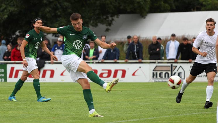 VfL vs. ABB Regionalauswahl, Testspiel Gifhorn, 04.07.2026, Fußball, Herren, Saison 2026 2027, Testspiel, VfL Wolfsburg vs. Anheuser-Busch-Bud-Regionalauswahl, Dzenan Pejcinovic (VfL Wolfsburg) Flutmulde Deutschland *** VfL vs. ABB Regional Team, Friendly Match in Gifhorn, July 4, 2026, Soccer, Men s, 2026–2027 season, Friendly match, VfL Wolfsburg vs. Anheuser-Busch Bud Regional Selection, Dzenan Pejcinovic, VfL Wolfsburg, Flutmulde, Germany
