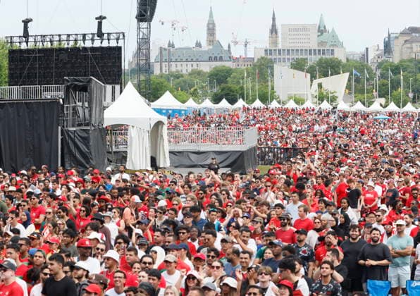 July 4, 2026, Ottawa, On, CANADA: Canadian soccer fans watch as team Canada takes on Morocco in a FIFA World Cup, WM, Weltmeisterschaft, Fussball round of 16 match during a free outdoor watch party at LeBreton Flats Park in Ottawa on Saturday, July 4, 2026. Canada V. Morocco R16  - ZUMAc35_ 20260704_zaf_c35_021 Copyright: xPatrickxDoylex