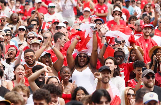 July 4, 2026, Ottawa, On, CANADA: Canadian soccer fans cheer as team Canada takes on Morocco in a FIFA World Cup, WM, Weltmeisterschaft, Fussball round of 16 match during a free outdoor watch party at LeBreton Flats Park in Ottawa on Saturday, July 4, 2026. Canada V. Morocco R16  - ZUMAc35_ 20260704_zaf_c35_031 Copyright: xPatrickxDoylex
