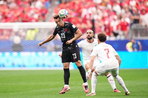 July 4, 2026, Houston, Texas, United States: Niko Sigur of Canada in action during the FIFA World Cup, WM, Weltmeisterschaft, Fussball 2026 Round Of 16 match between Canada and Morocco at Houston Stadium on July 4, 2026 in Houston, United States. Canada V Morocco: Round Of 16 - FIFA World Cup 2026  - ZUMAa181 20260704_zaa_a181_048 Copyright: xJosexBretonx
